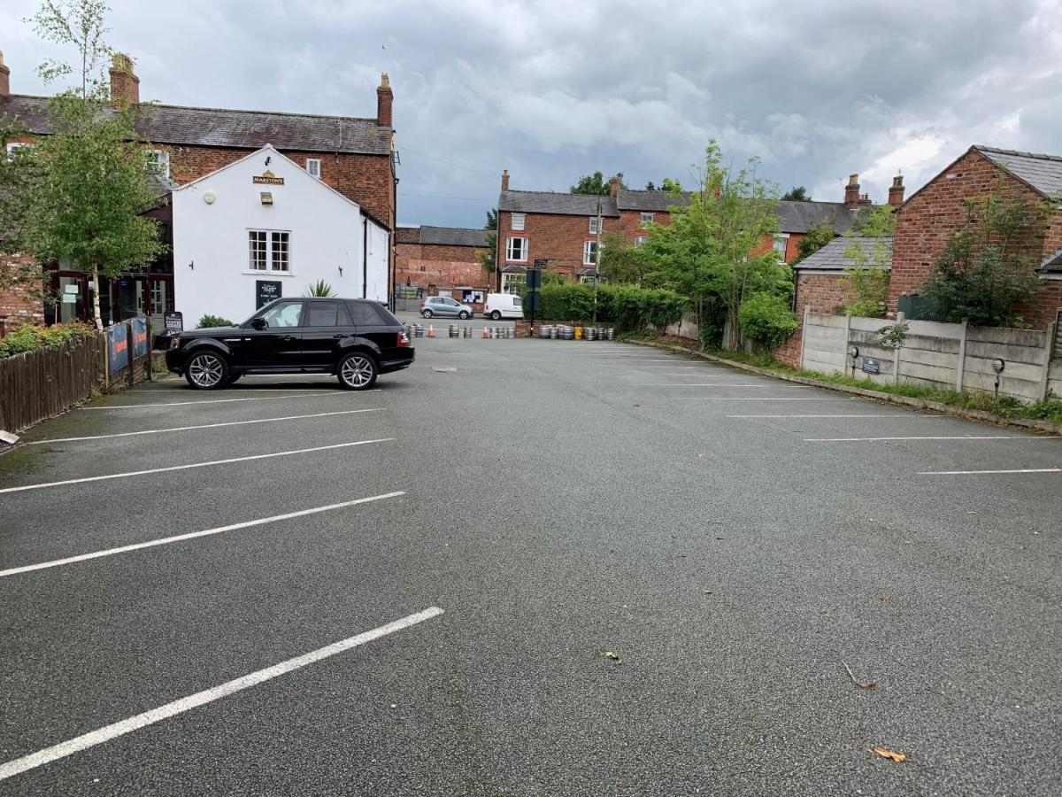 Bed and Breakfast George And Dragon Tarvin Esterno foto
